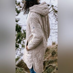 Passenger Women's Flora Long Recycled Insulated Parka in Arctic Ivory Medium